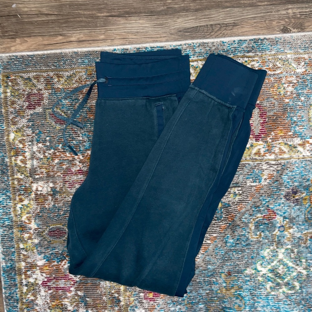 Lululemon Emerald Scuba Joggers